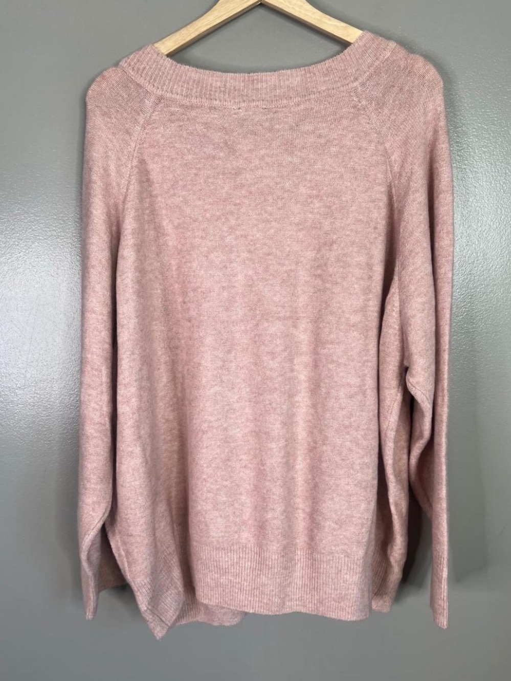 EXPRESS L Heather Pink Embellished Rhinestone Hearts V-Neck Sweater - Picture 3 of 4